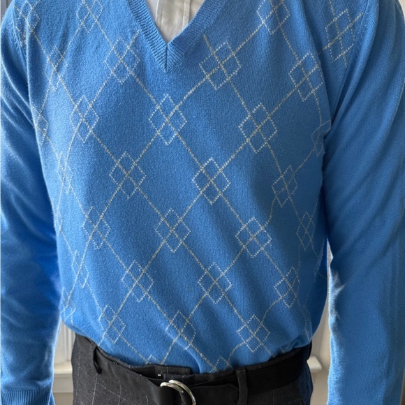 Banana Republic Blue Diamond V-Neck Sweater. Italian Cashmere. - Picture 5 of 6